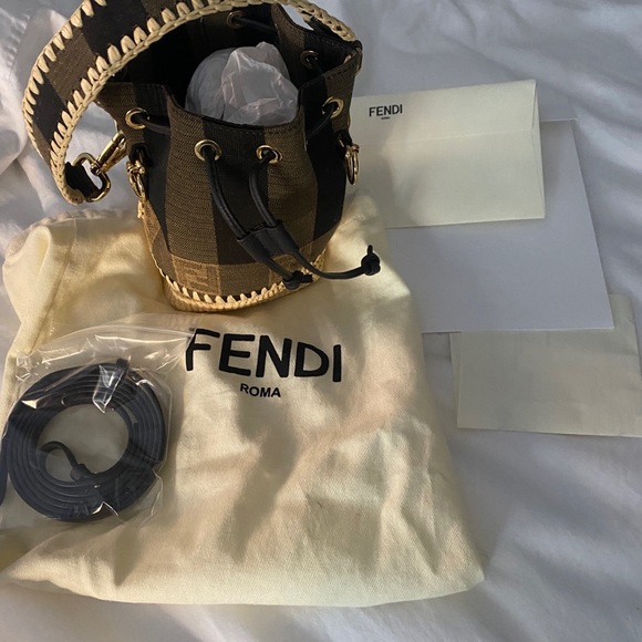 Fendi Mon Tresor Mini Raffia and Canvas - Picture 5 of 7